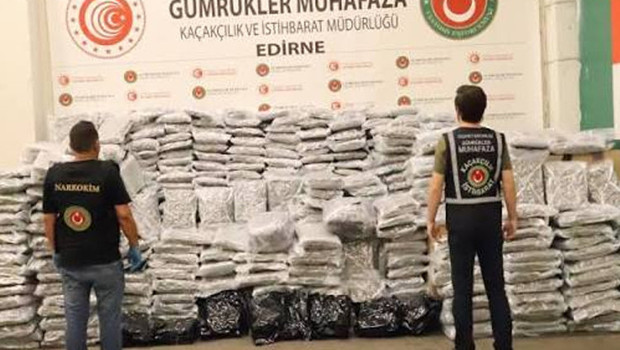 Gümrük kapılarında uyuşturucu operasyonu: 147 kilo skunk ve 27 kilo kokain ele geçirildi