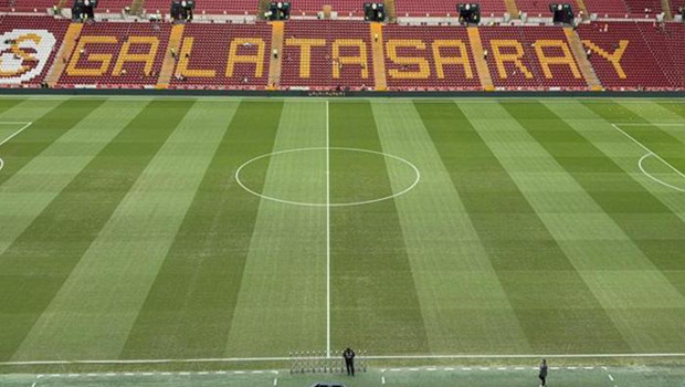 Galatasaray stadyum zeminini yeniliyor! Hedef maç belli oldu haber görseli