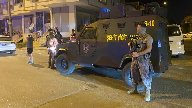 Korkunç olay: Eski eşini öldürüp oğlunu yaraladıktan sonra kendi yaşamına son verdi haber görseli