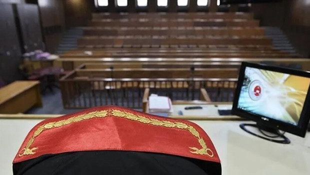 Eşe ‘Eşek’ demek hem boşanma hem tazminat sebebi sayıldı