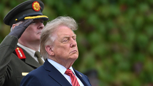 Trump, İran'la savaşın gidişatı konusunda "kritik bir karar aşamasında" olduğunu belirtti haber görseli