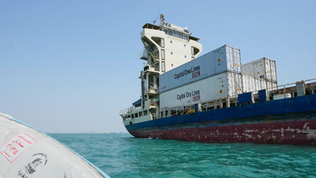İran'dan Togo bayraklı tankere saldırı haber görseli