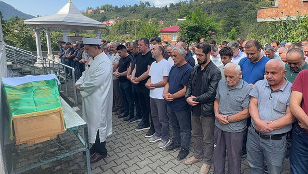 Menfeze düşerek hayatını kaybeden çocuk toprağa verildi