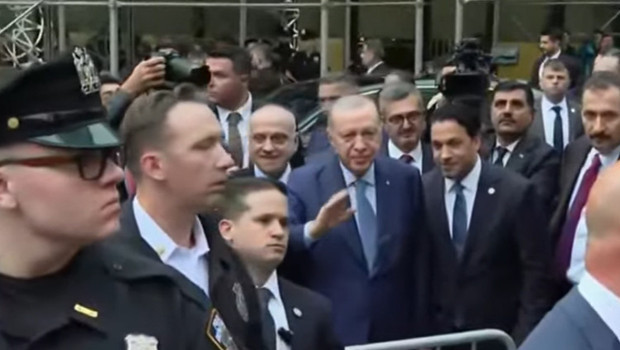 Cumhurbaşkanı Erdoğan’a Türkevi’nde coşkulu karşılama haber görseli