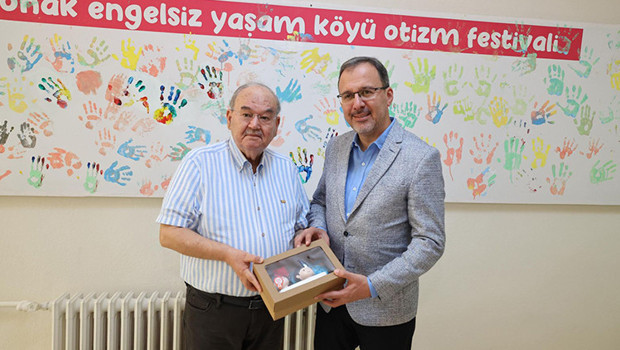 Kasapoğlu: Burhan Özfatura’yı İzmir’e hizmetleri ve engelli bireyler için verdiği emekle hatırlayacağız