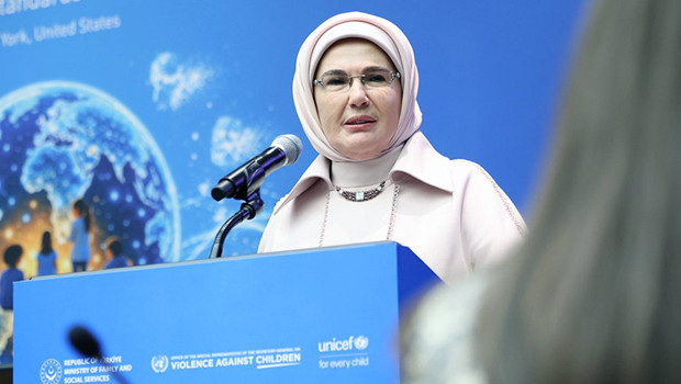 Emine Erdoğan: Çocuklar, kullanıcı profiline indirgenmiş bir hedef kitleye dönüştürüldü