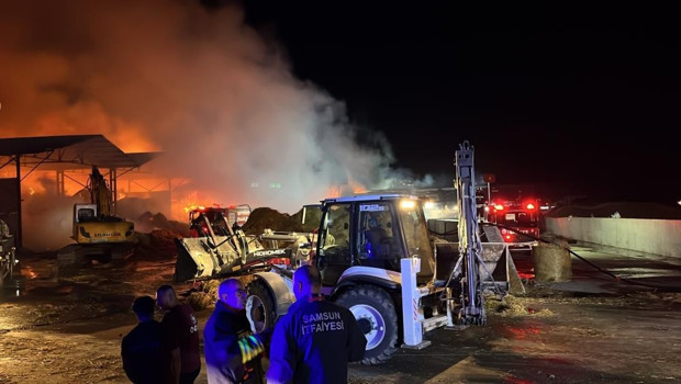 Samsun’da saman deposu alevlere teslim oldu