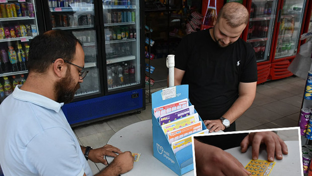 'Talihli ilk başta 20 bin lira sandı' | İlçede kazı kazan heyecanı: Duyan bayiye geliyor