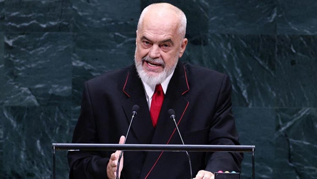 New York'ta Edi Rama'ya Yumurta Protestosu