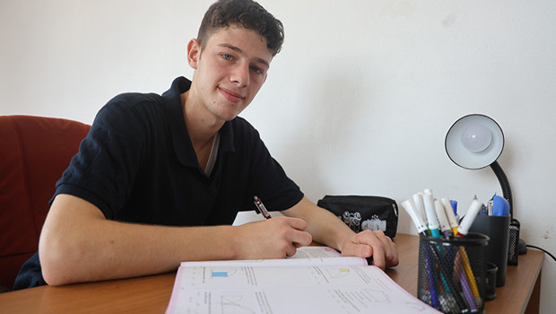 Savaşın ve depremin pes ettiremediği Suriyeli Münir, tıp fakültesini kazandı