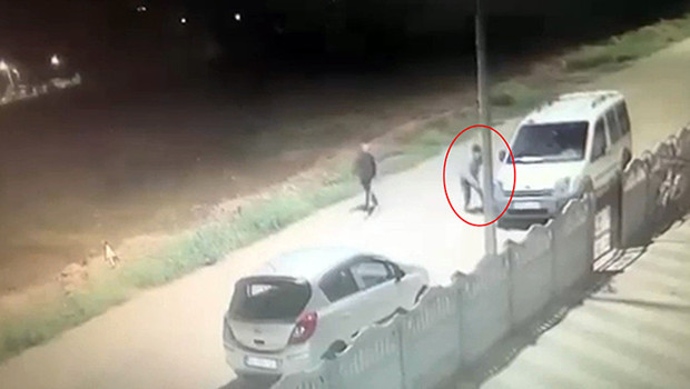 Afyonkarahisar'da Araçlara Zarar Veren Şüpheli Kamerada