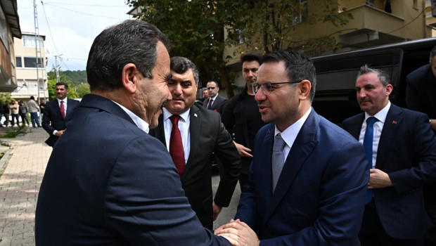Bakan Gürlek, şehit Faik Yüce’nin ailesini ziyaret etti
