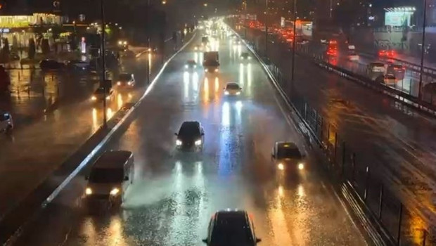 İstanbul'da sağanak etkili oldu haber görseli