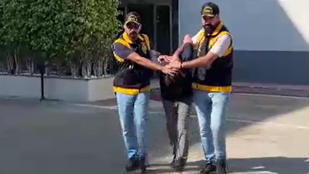 317 suçtan aranan firari hükümlü evden hiç çıkmıyordu! Polisin operasyonuyla yakalandı haber görseli