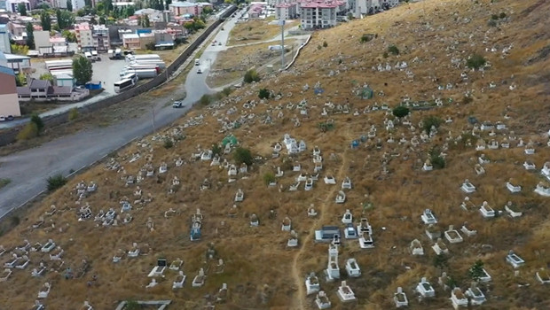 Mezar açılınca gerçek ortaya çıktı: Bir günlük bebeği peçeteyle öldüren anne ve anneanne cezaevinde