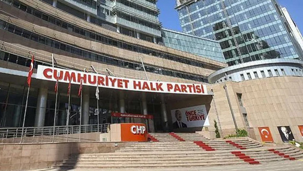 İstanbul'da 3 belediye başkanı CHP'den ihraç edildi