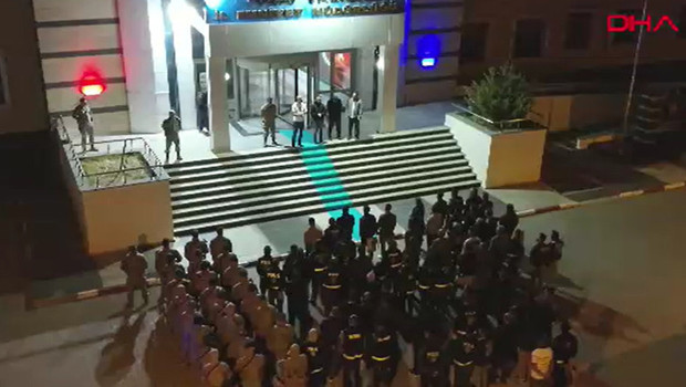 Hesaplarını satarak para aklamışlar: Yasa dışı bahis şebekesine 3 ilde darbe