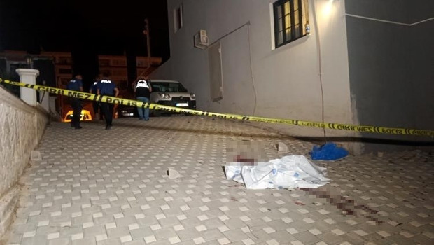 Sevgilisinin eski kocasından kaçmak isterken 3'üncü kattan düşüp, yaşamını yitirdi haber görseli