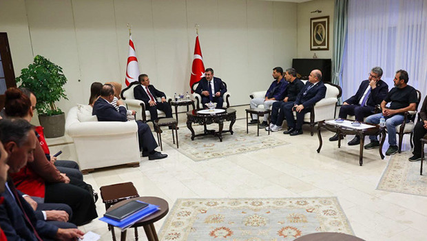 Cumhurbaşkanı Yardımcısı Yılmaz, Filo Jet faciasında kaybolanların yakınlarıyla bir araya geldi