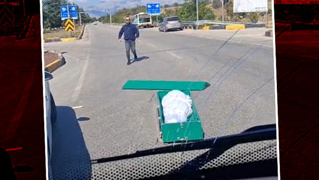 İçinde cenaze bulunan tabut yola düştü