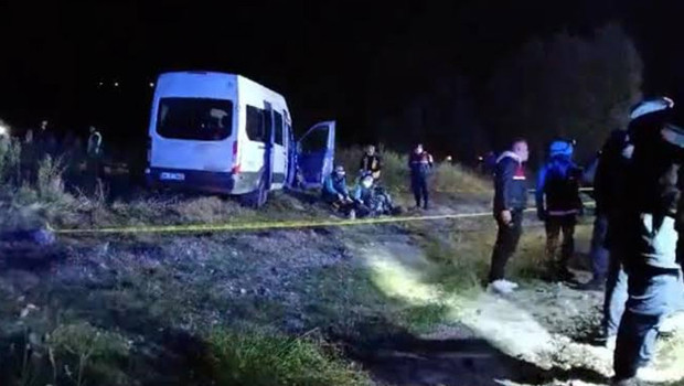 Kayseri’de iş makinesi ile 2 işçi servisi çarpıştı: 1 ölü, 15 yaralı