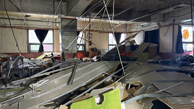 Güney Kore'de binanın tavan çöktü: Çok sayıda yaralı haber görseli
