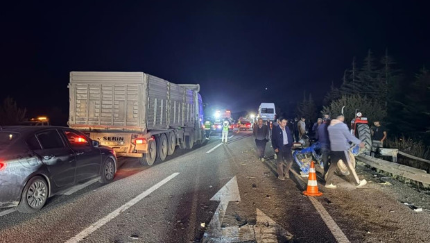 Kütahya'da zincirleme trafik kazası: 7 yaralı haber görseli