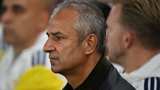 Fenerbahçe'de İsmail Kartal'a taraftardan istifa çağrısı