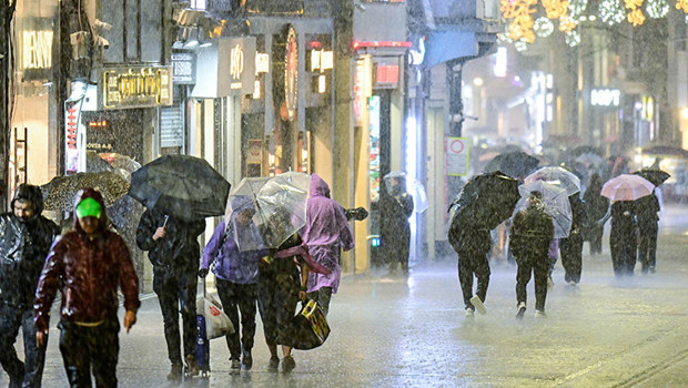 Düzce'de Şiddetli Yağış Nedeniyle Eğitime Bir Gün Ara Verildi