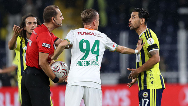 Galatasaray ve Fenerbahçe maçındaki hakem yönetimini Fırat Aydınus değerlendirdi!