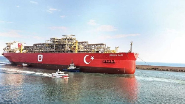 Osman Gazi enerji platformu Sakarya Gaz Sahası'na doğru yola çıktı