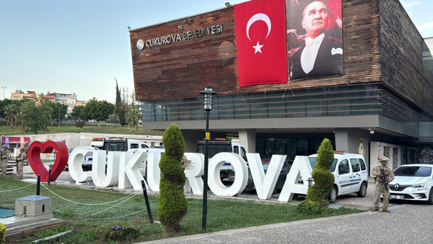 Çukurova Belediyesi'ne operasyon