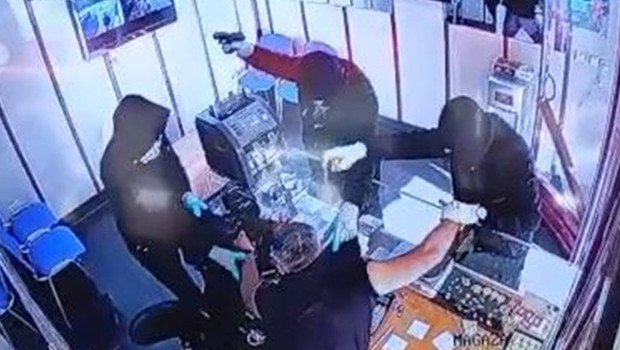 Gaziantep'te kuyumcu dükkanında silahlı ve gazlı soygun: 5.6 milyon liralık altınla kaçtılar
