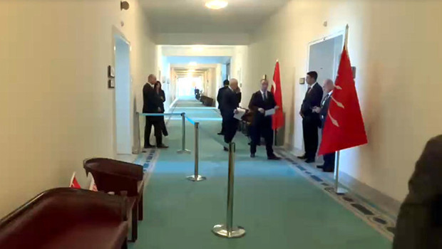 Kılıçdaroğlu'nun odasının karşısına şerit çekildi: meclis'te dikkat çeken tedbir