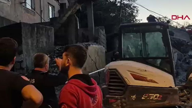 Zonguldak'ta 3 katlı bina çöktü... Enkazdan 1 kişi kurtarıldı, 1 kişi aranıyor