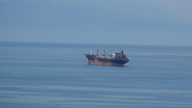 Karadeniz'de saldırıya uğrayan gemi Giresun açıklarına sürüklendi