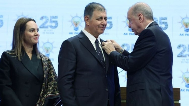 Cemil Tugay, AK Parti'ye geçiş sürecini anlattı: Bir yol ayrımına gelmek zorunda kaldım