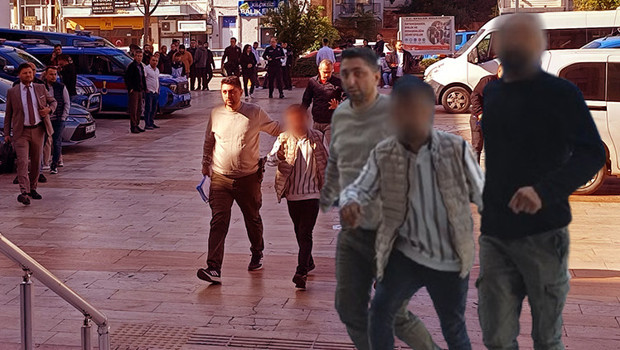 Sevgilisinin kapısını çaldı, karşısına eşi çıktı: Film gibi kovalamaca adliyede bitti