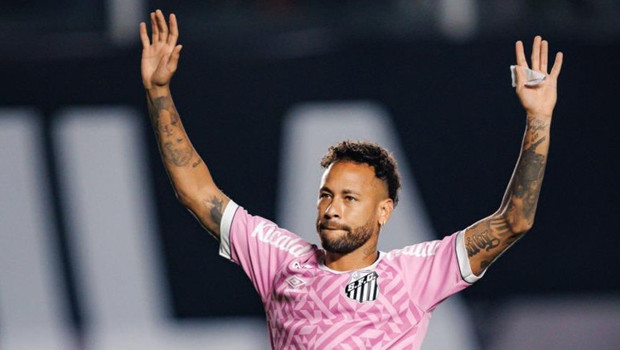 Neymar ağzını kapattı, kırmızı kartı gördü