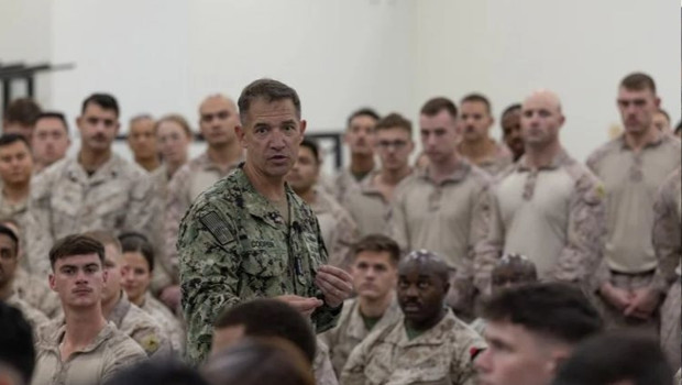 CENTCOM Komutanı Cooper, Hürmüz Boğazı’nda uçtu