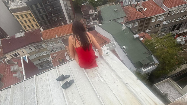 Şişli'de Kazak kadının sır ölümü: Son fotoğrafı ortaya çıktı | 'Burada oturacağım, sen uyu'