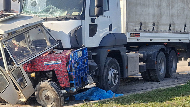 Tokat'ta askeri TIR ile traktör çarpıştı: 1 ölü, 1 yaralı