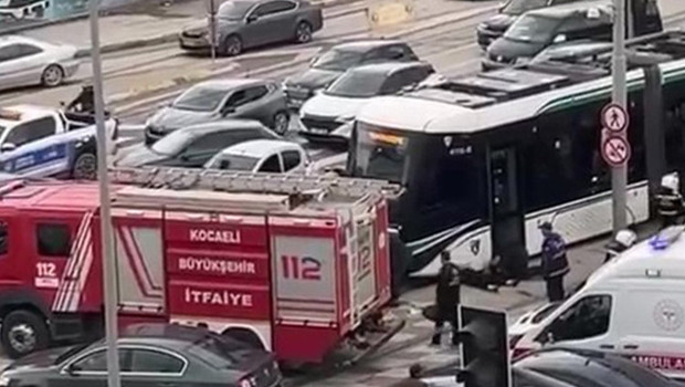 Tramvay yayalara çarptı: 1 ölü, 1 yaralı