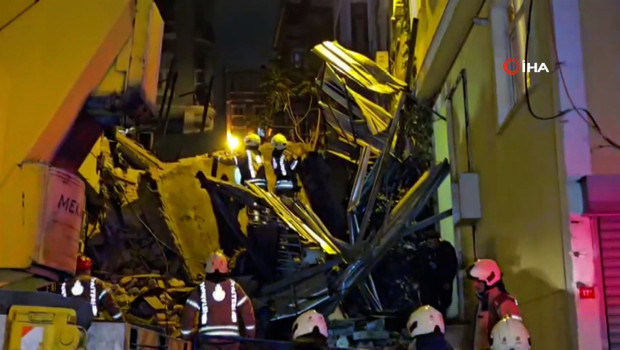 Son dakika... Beyoğlu'nda 5 katlı metruk bina çöktü haber görseli