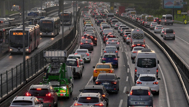 İstanbul'da '29 Ekim' trafiği: Yollar kilitlendi
