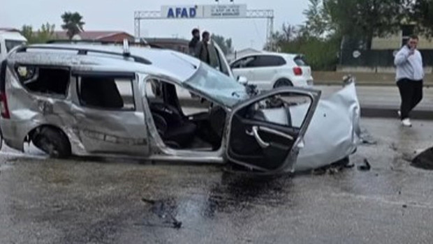 Bursa'da yağış kazayı getirdi: 5 aracın karıştığı zincirleme kazada 5 yaralı