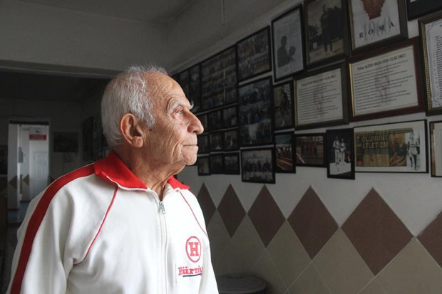 Türkiyenin lisanslı en yaşlı atleti