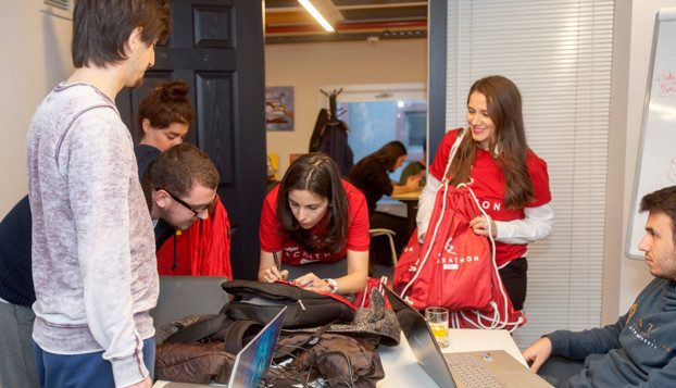 Yaratıcı beyinler Hürriyet Hackathonda buluştu