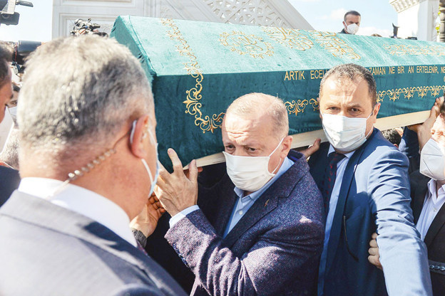 Oğuzhan Asiltürk son yolculuğuna uğurlandı Millete büyük emekleri geçti