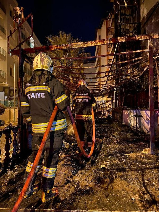 Otelde yangın: 12 kişi hastaneye kaldırıldı Şüpheli bar işletmecisi